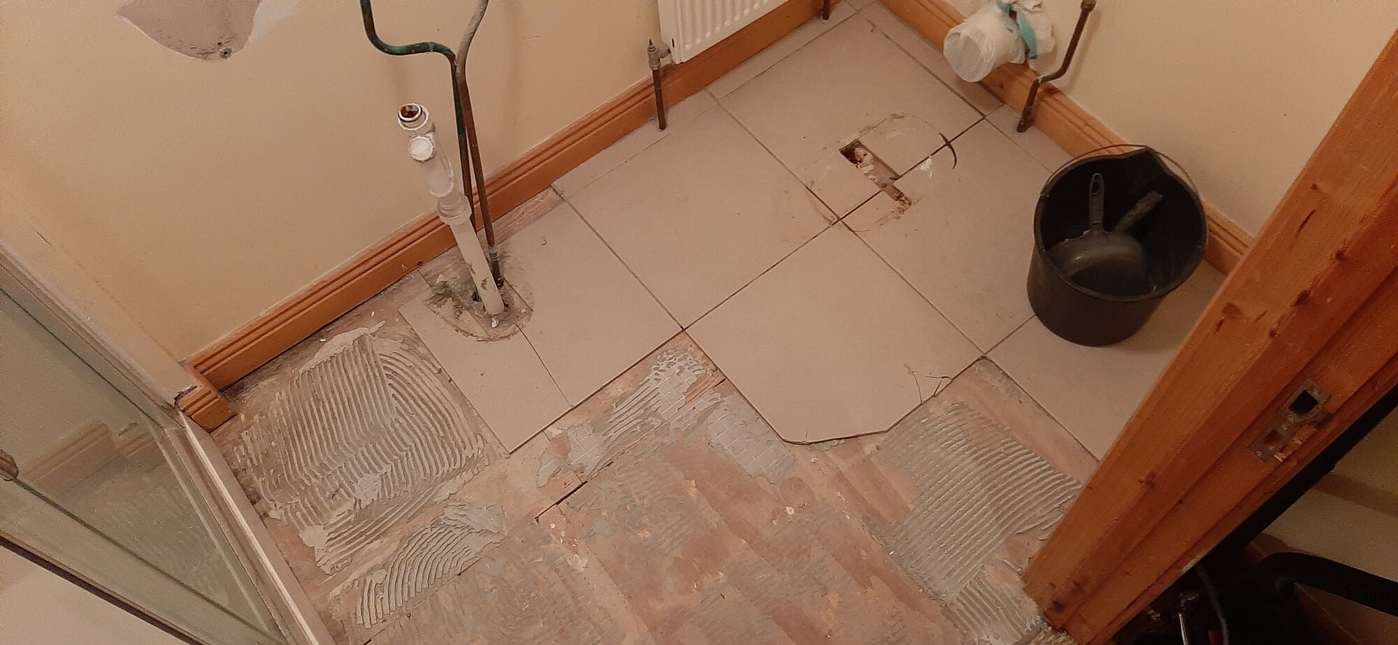 Novice-replacing tiles ensuite - Tilers Forums
